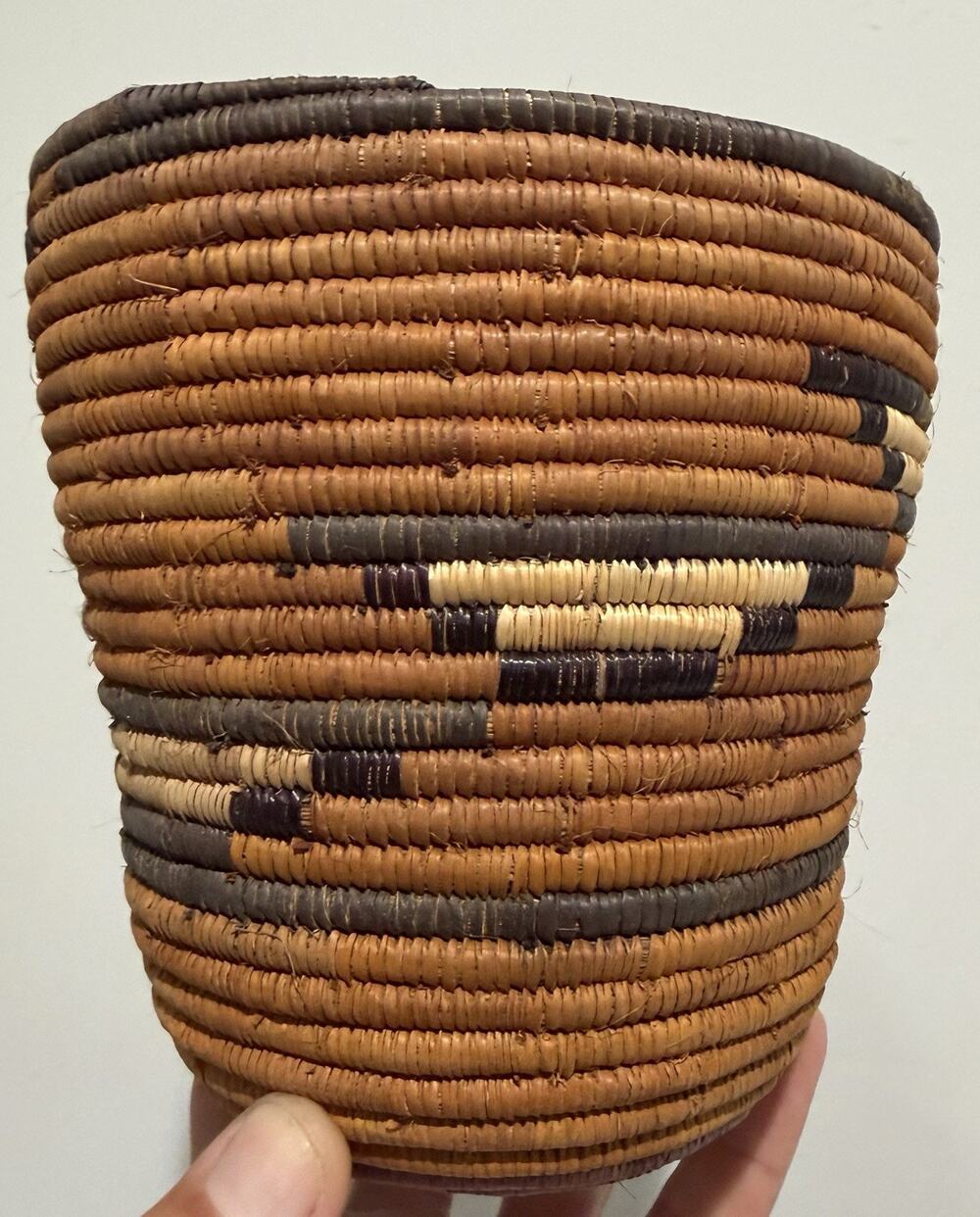6” VINTAGE NATIVE AMERICAN HANDWOVEN BASKET klickitat